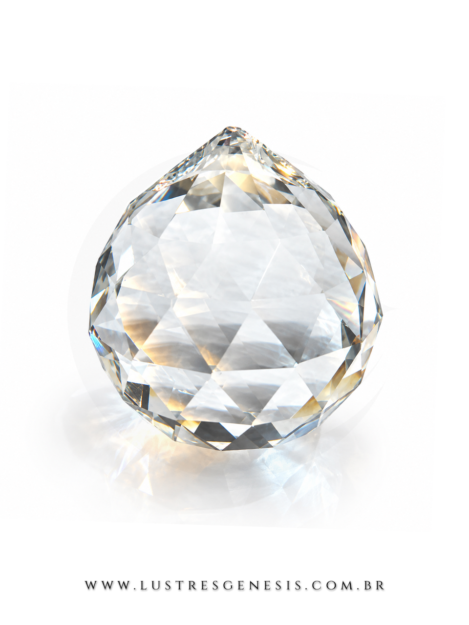 Bola Esfera de Cristal K9 de 40mm para lustre e Feng Shui sobre uma superf&iacute;cie escura com logotipo da Lustres Genesis ao fundo. Lustres G&ecirc;nesis loja online de Lustres e Ilumina&ccedil;&atilde;o Decorativa